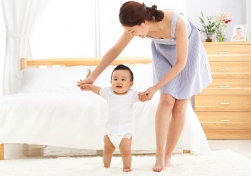 南寧月嫂公司：生了孩子請月嫂還是請婆婆來照顧，這四點是關鍵！