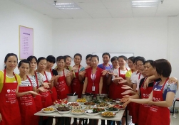 南寧月嫂娘子軍家政致：愛美的寶媽們，春節(jié)不增重你得這樣吃哦！